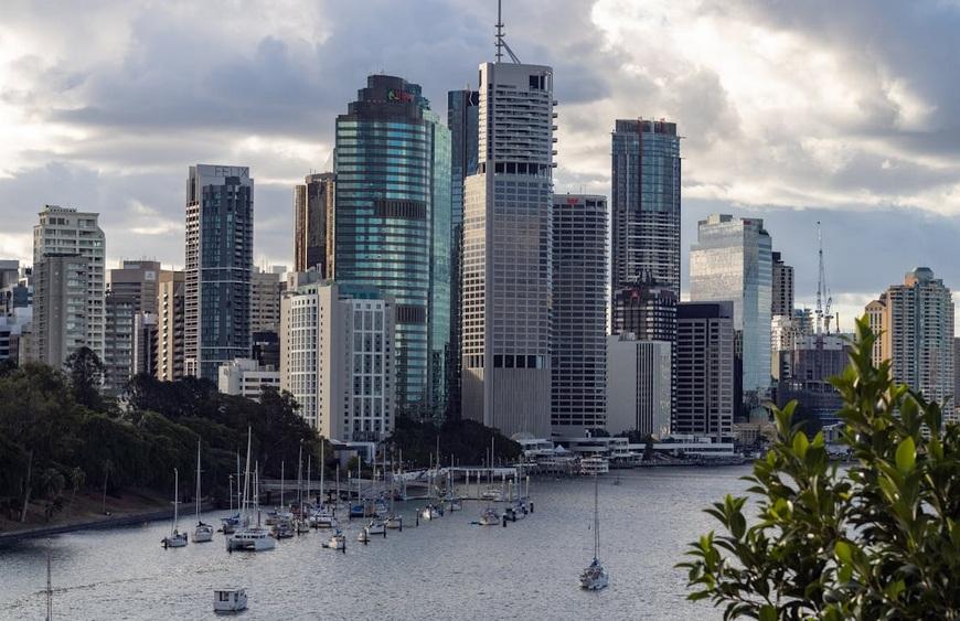 Skyscrapers in downtown Brisbane, on the water.