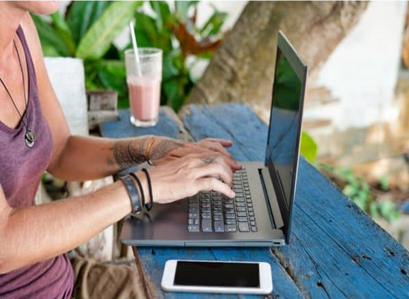 “Digital nomad” at work in Mexico City